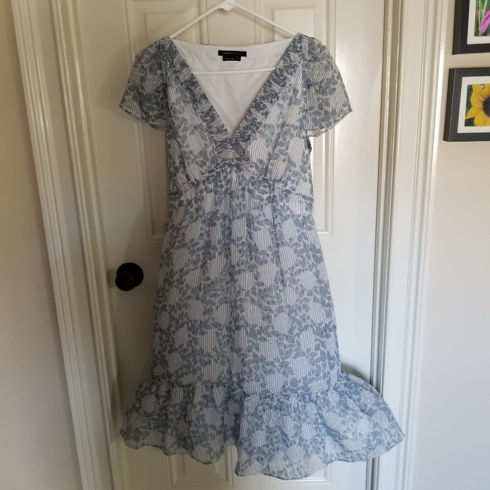 BCBGMAXAZRIA dress. Size M. Excellent condition.